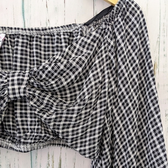 3/$20 Selfie Leslie Crop Off the Shoulder Top - Picture 3 of 7